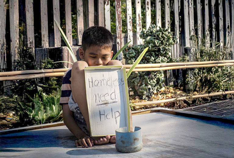 Tausende von Thaikindern sind elternlos und obdachlos